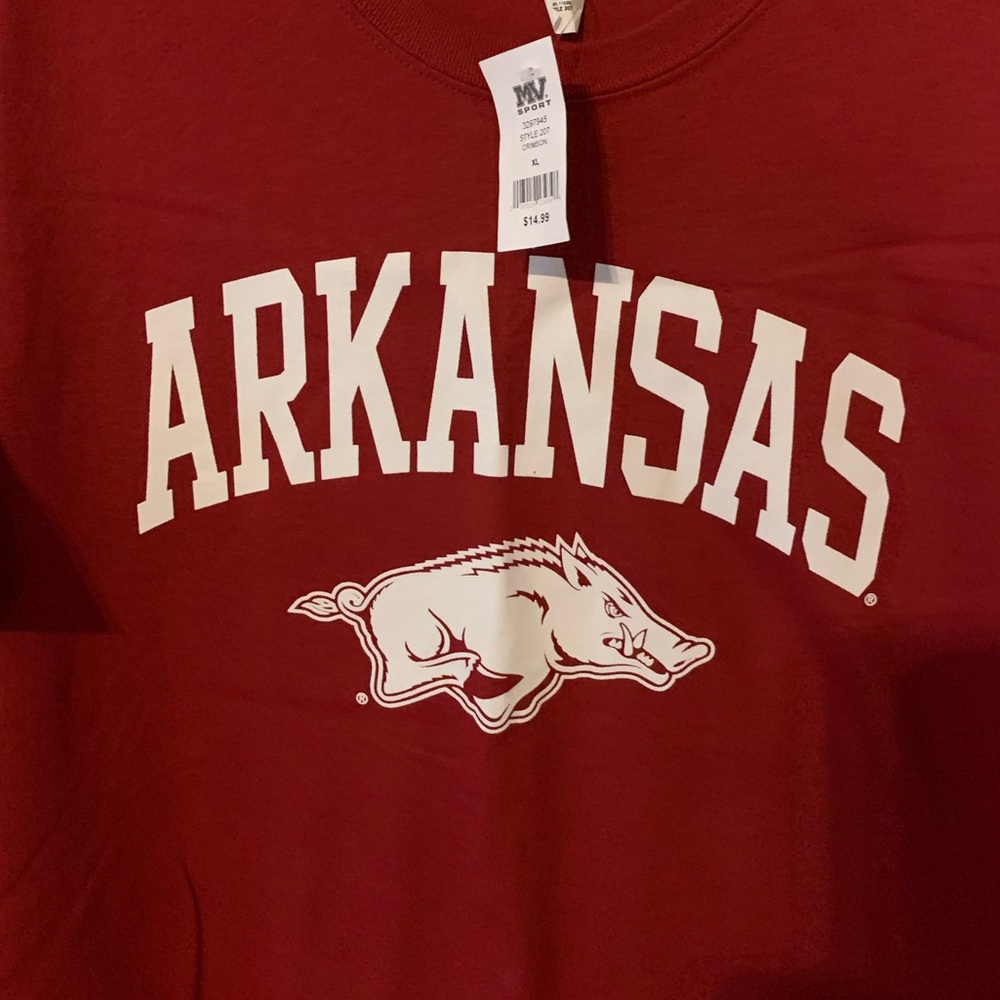 XL Arkansas Razorbacks. Burgundy T-shirt.